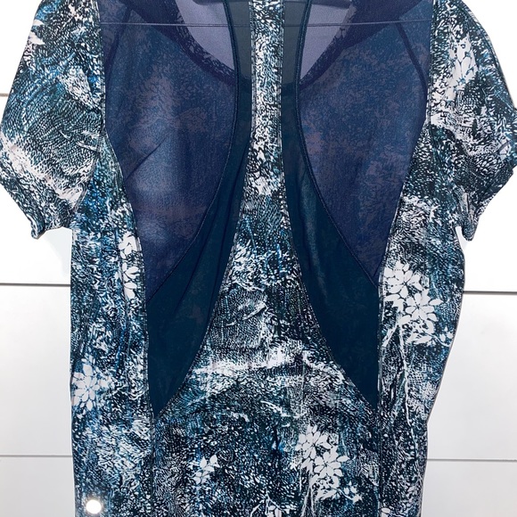 Lululemon top - Picture 2 of 2